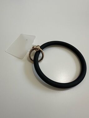 case-mate Black Silicone Wrist Key Ring with Rose Gold Hardware